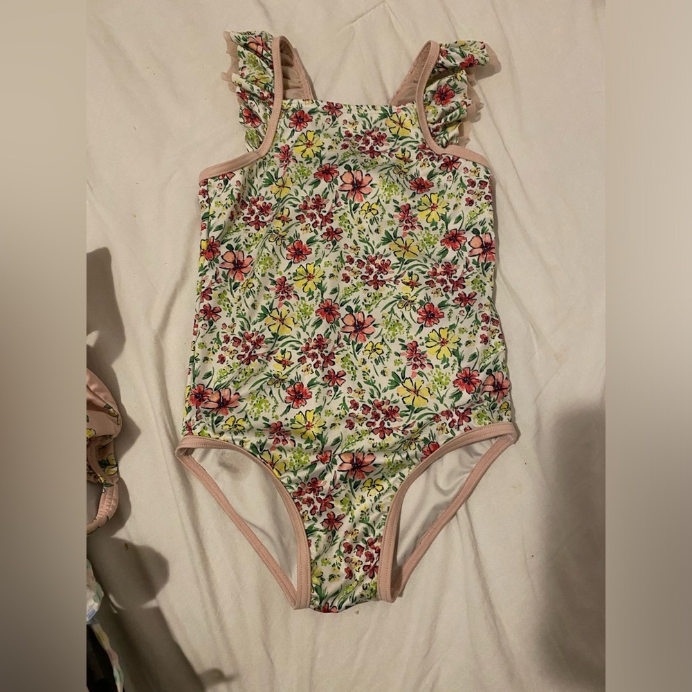 Little girls Swimsuit bundle🌴